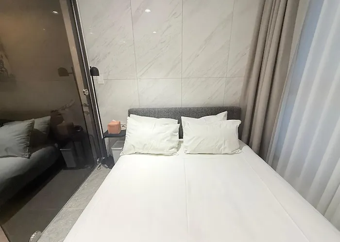 Apartment Gangnam Seocho Premium 5 Queen Bed Living Kitchen Seoul