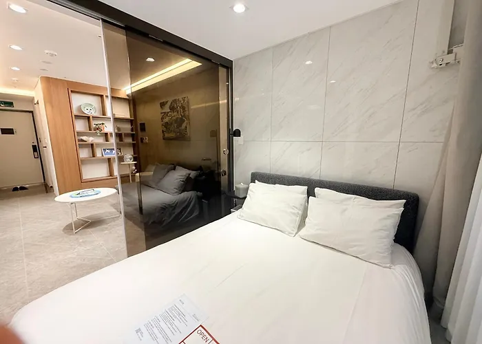 Gangnam Seocho Premium 5 Queen Bed Living Kitchen Apartment *
