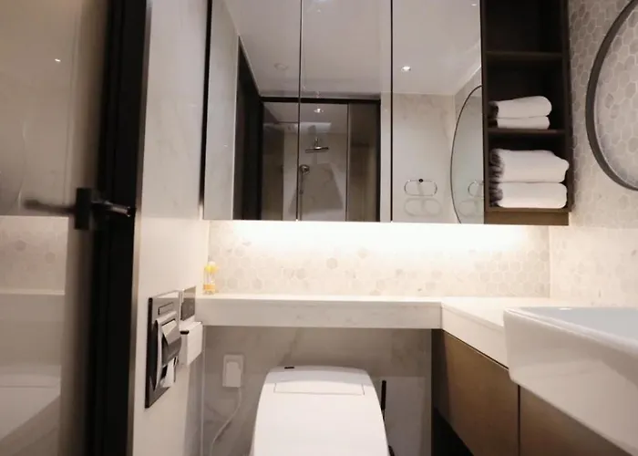 Apartment Gangnam Seocho Premium 5 Queen Bed Living Kitchen