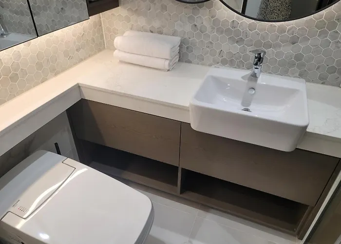 Gangnam Seocho Premium 5 Queen Bed Living Kitchen *