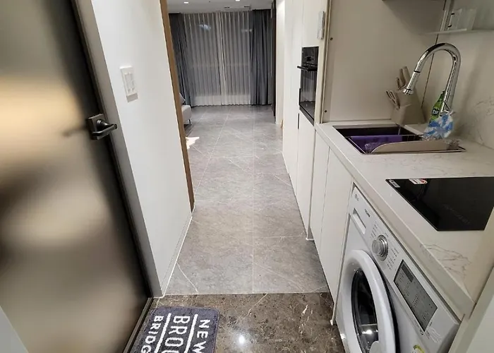 Gangnam Seocho Premium 5 Queen Bed Living Kitchen