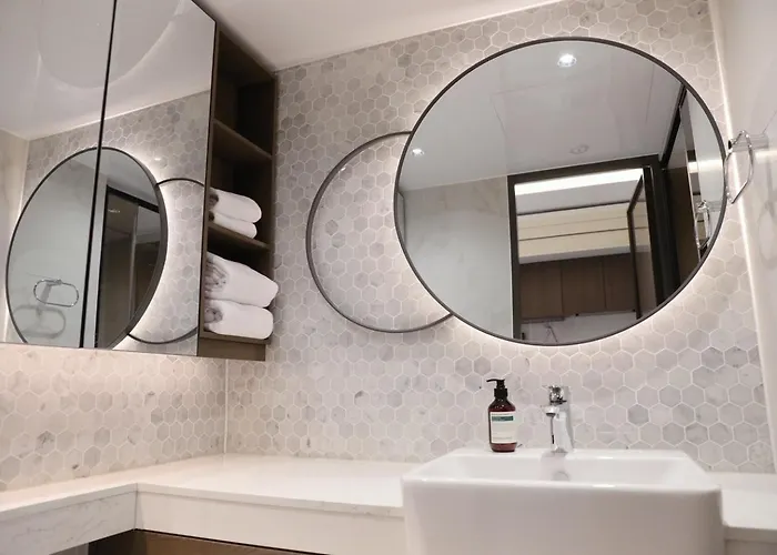 Gangnam Seocho Premium 5 Queen Bed Living Kitchen * Seoul