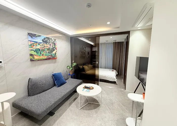 Apartment Gangnam Seocho Premium 5 Queen Bed Living Kitchen