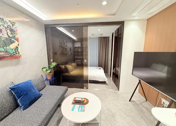 Apartment Gangnam Seocho Premium 5 Queen Bed Living Kitchen