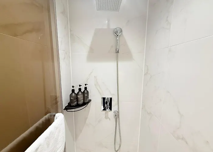 Gangnam Seocho Premium 5 Queen Bed Living Kitchen Seoul