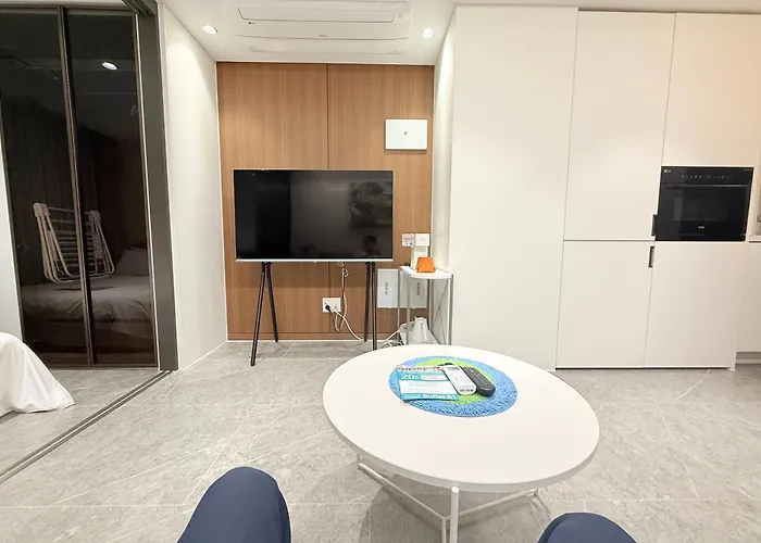 Gangnam Seocho Premium 5 Queen Bed Living Kitchen Apartment *