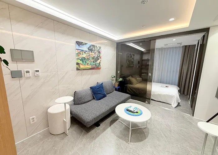 Gangnam Seocho Premium 5 Queen Bed Living Kitchen Apartment