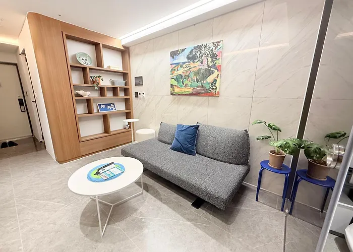 Gangnam Seocho Premium 5 Queen Bed Living Kitchen Seoul