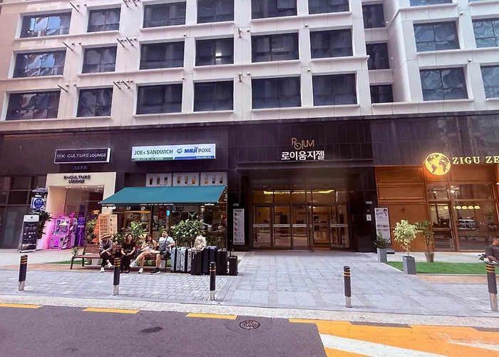 Apartment Gangnam Seocho Premium 5 Queen Bed Living Kitchen